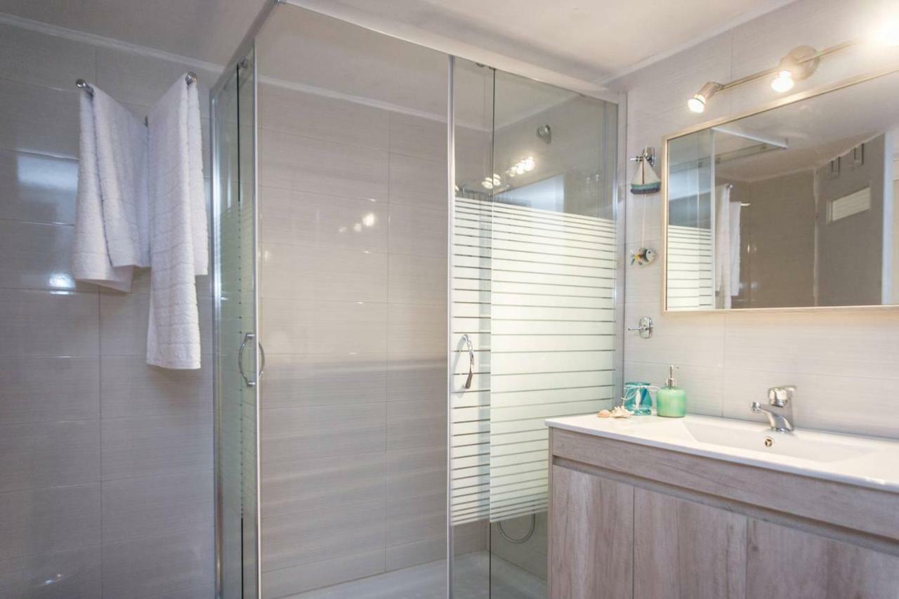 The Ideal Locale - A Sleek And Illuminated Space Kalamata Exterior photo